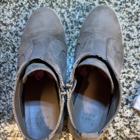 Gray Suede Ankle Boots size 8 - Picture 6 of 8